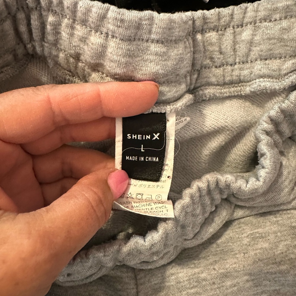 Women’s / Junior’s Shorts, Size Large - Picture 7 of 11